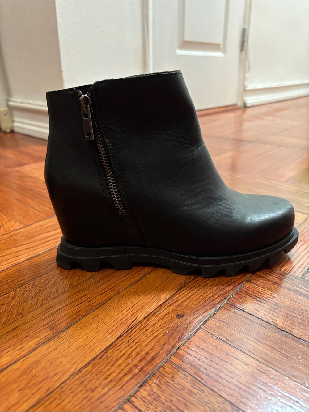 Sorel Black Women's Leather Ankle Booties with Side Zip - Picture 7 of 8